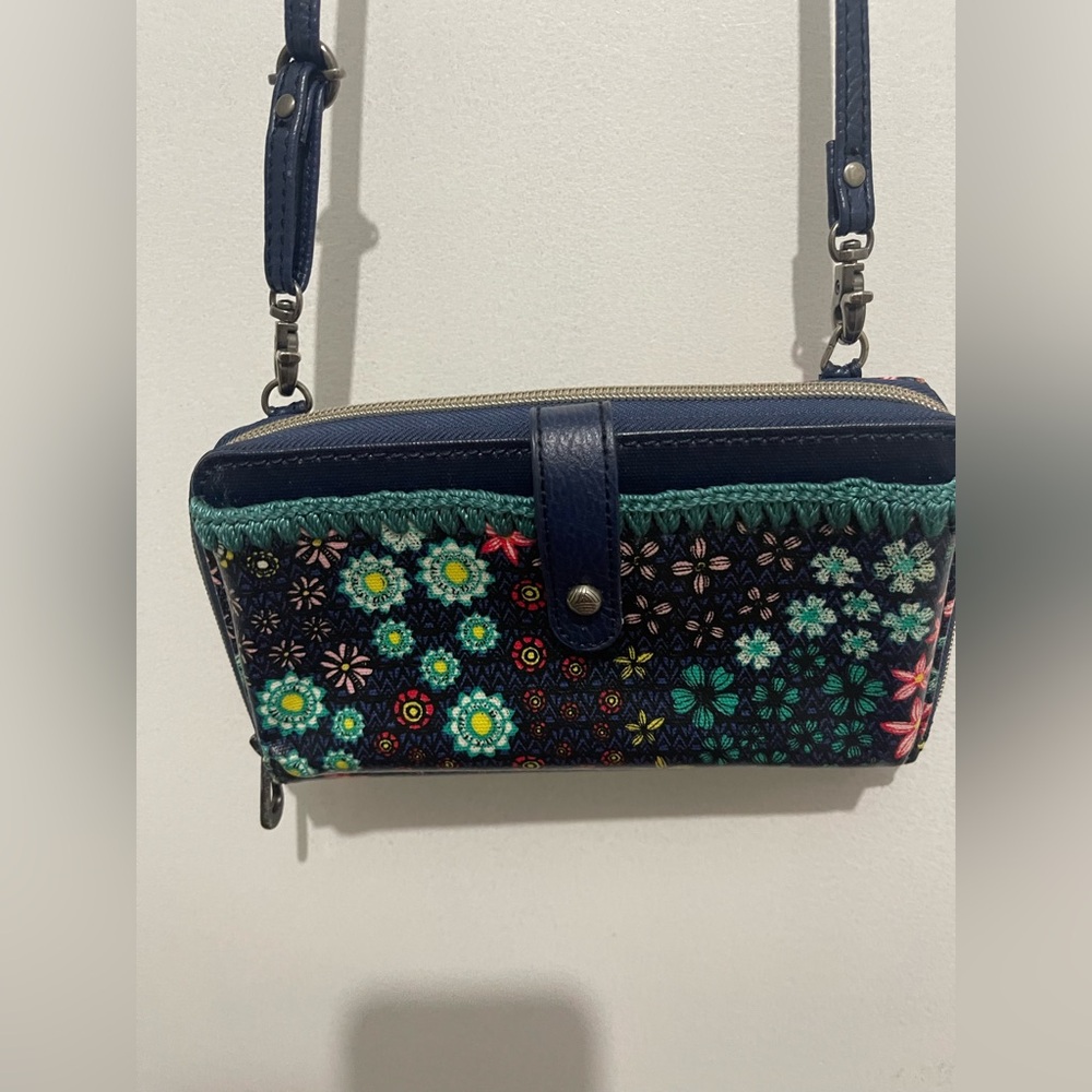 Floral Embroidered SAKROOTS  large smart phone Crossbody Bag in good condition.